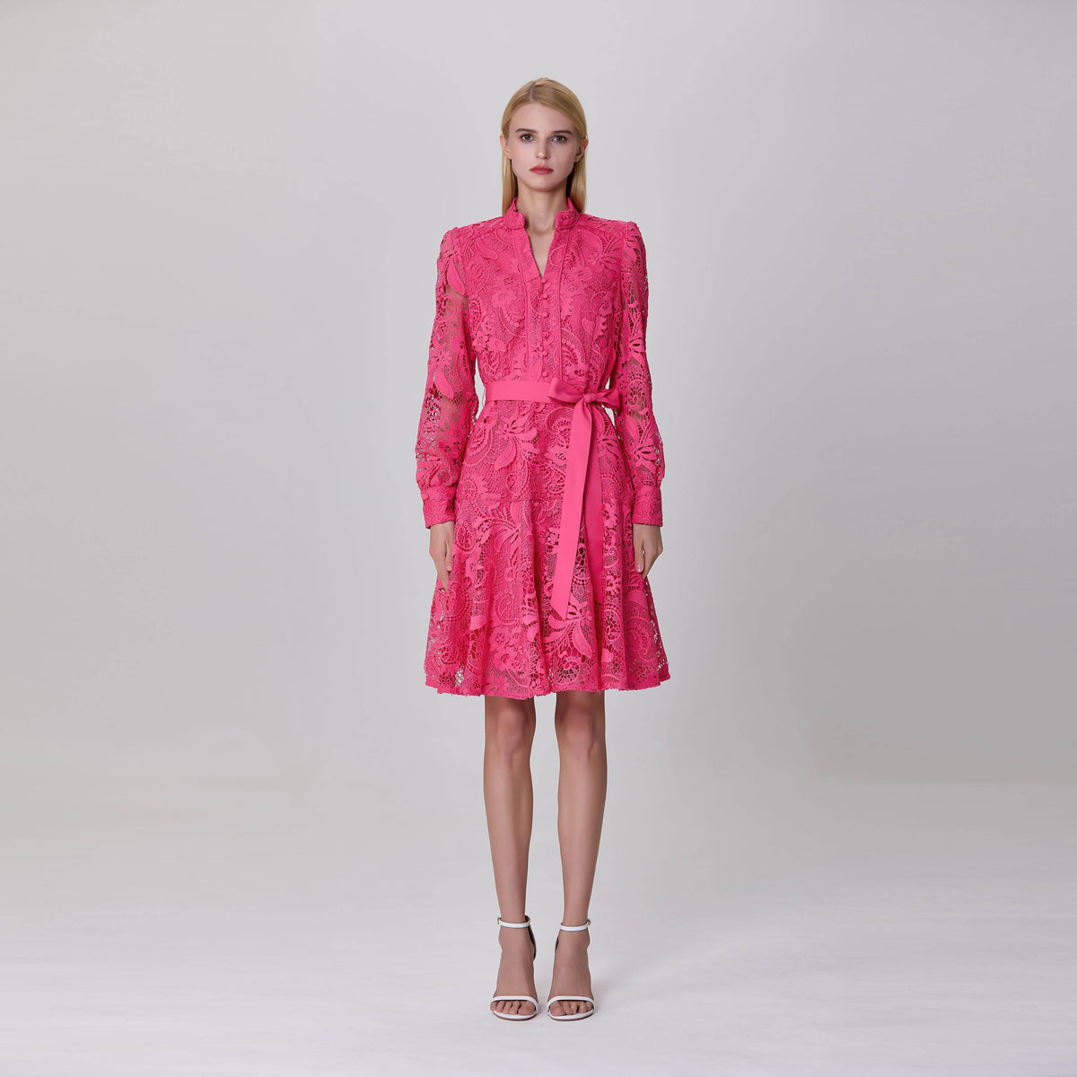 Short dress with long sleeves, all in lace