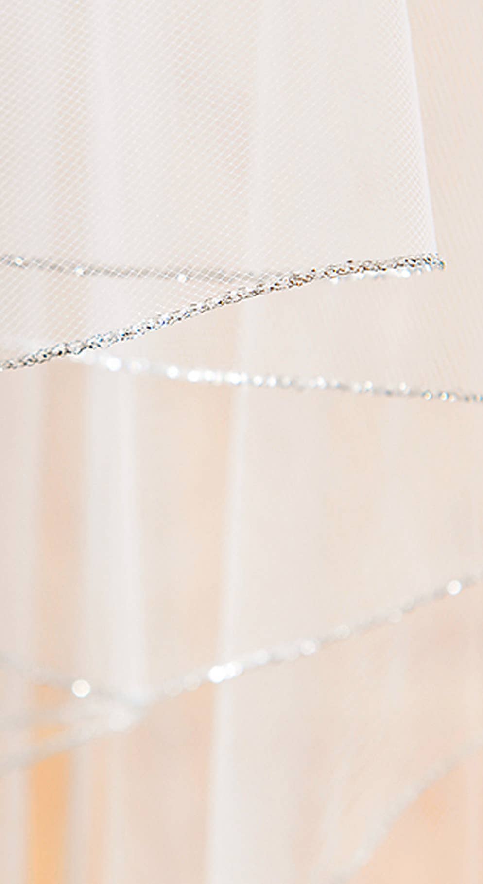 Short tulle veil