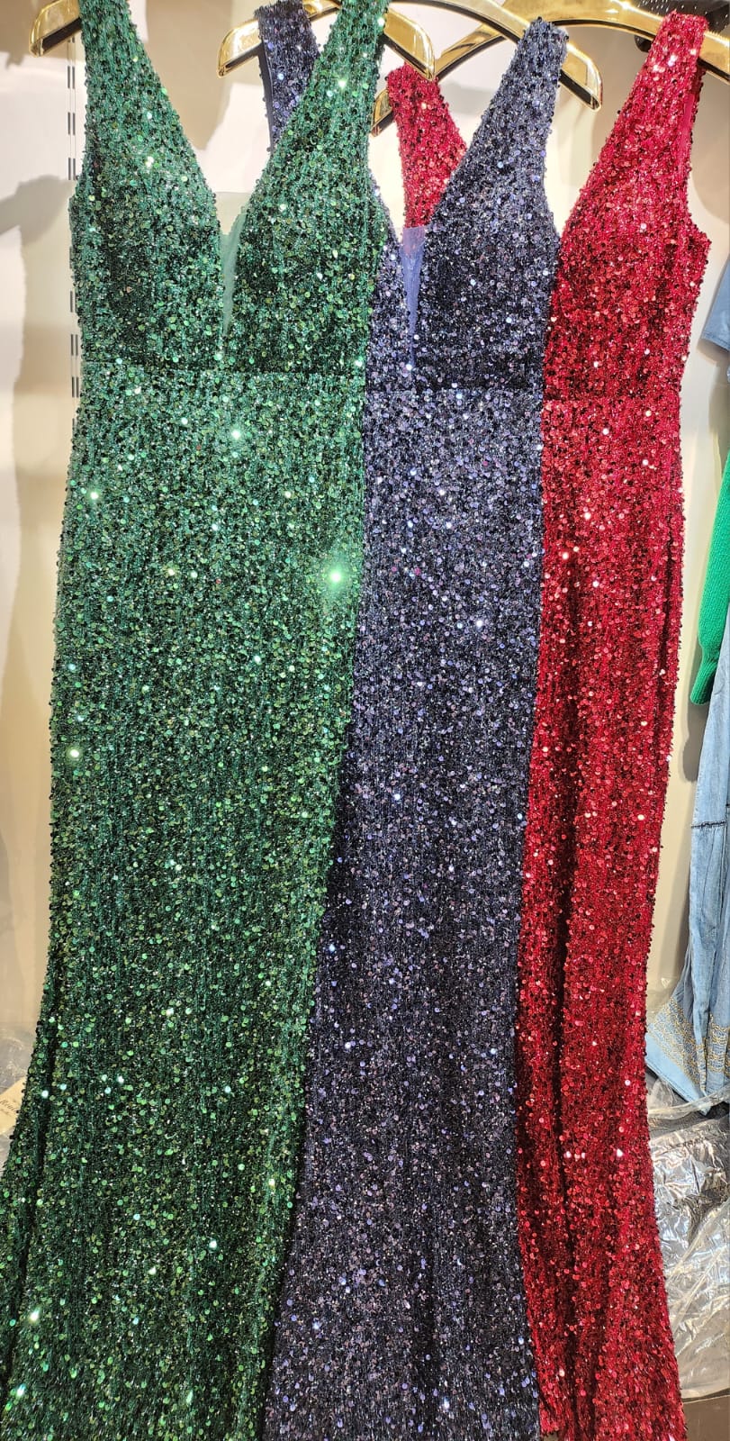 Elegant Sequin Dress Cutting Siren.