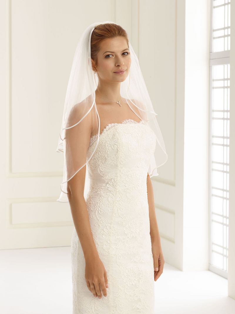 S20 Veil with satin edge, length 80 cm / 60 cm