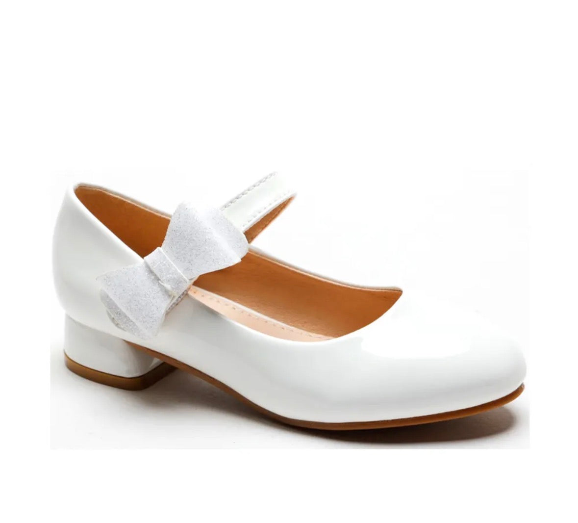 Girl's white heeled shoes