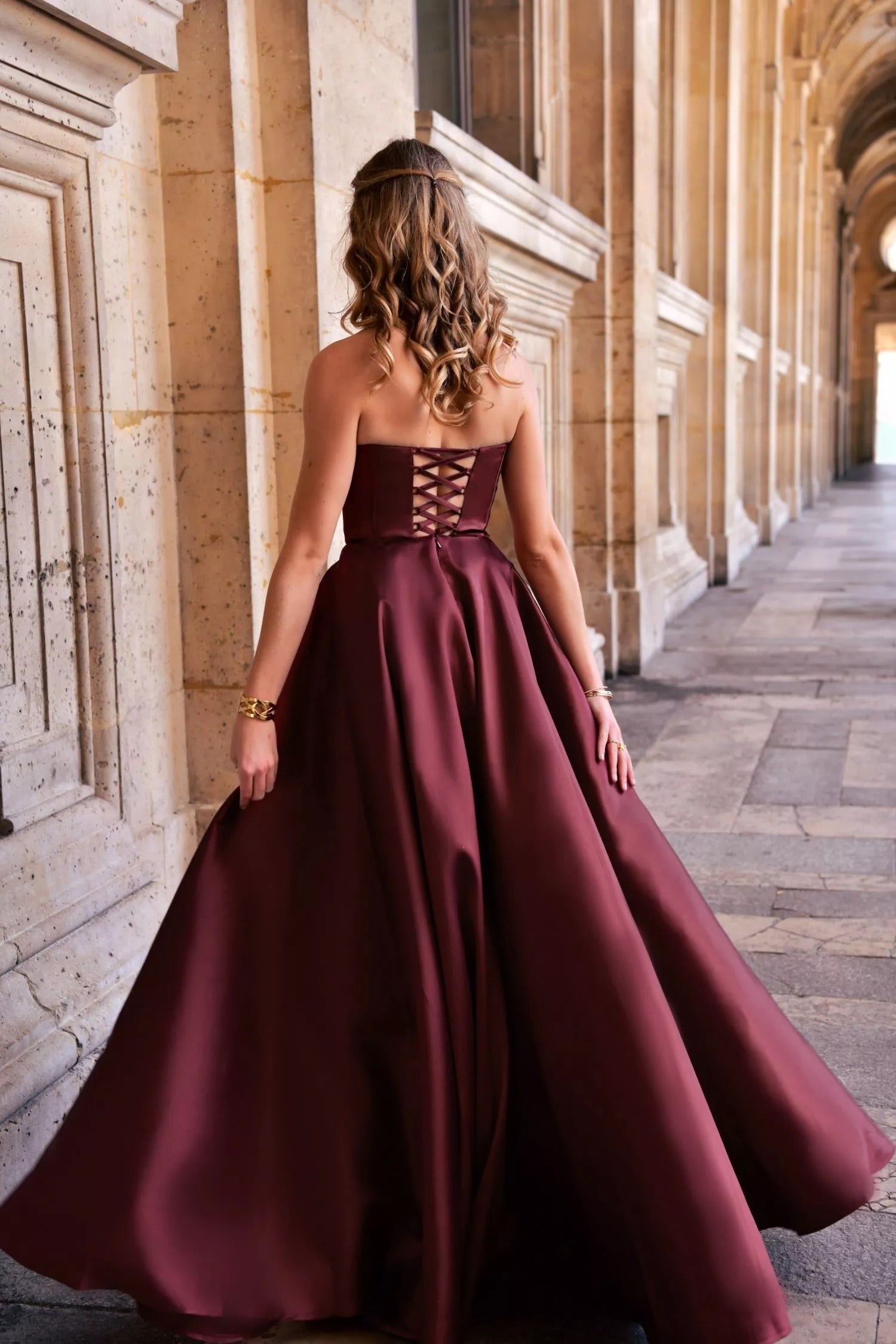 VilmaLong dress in satin fabric, with a straight bustier