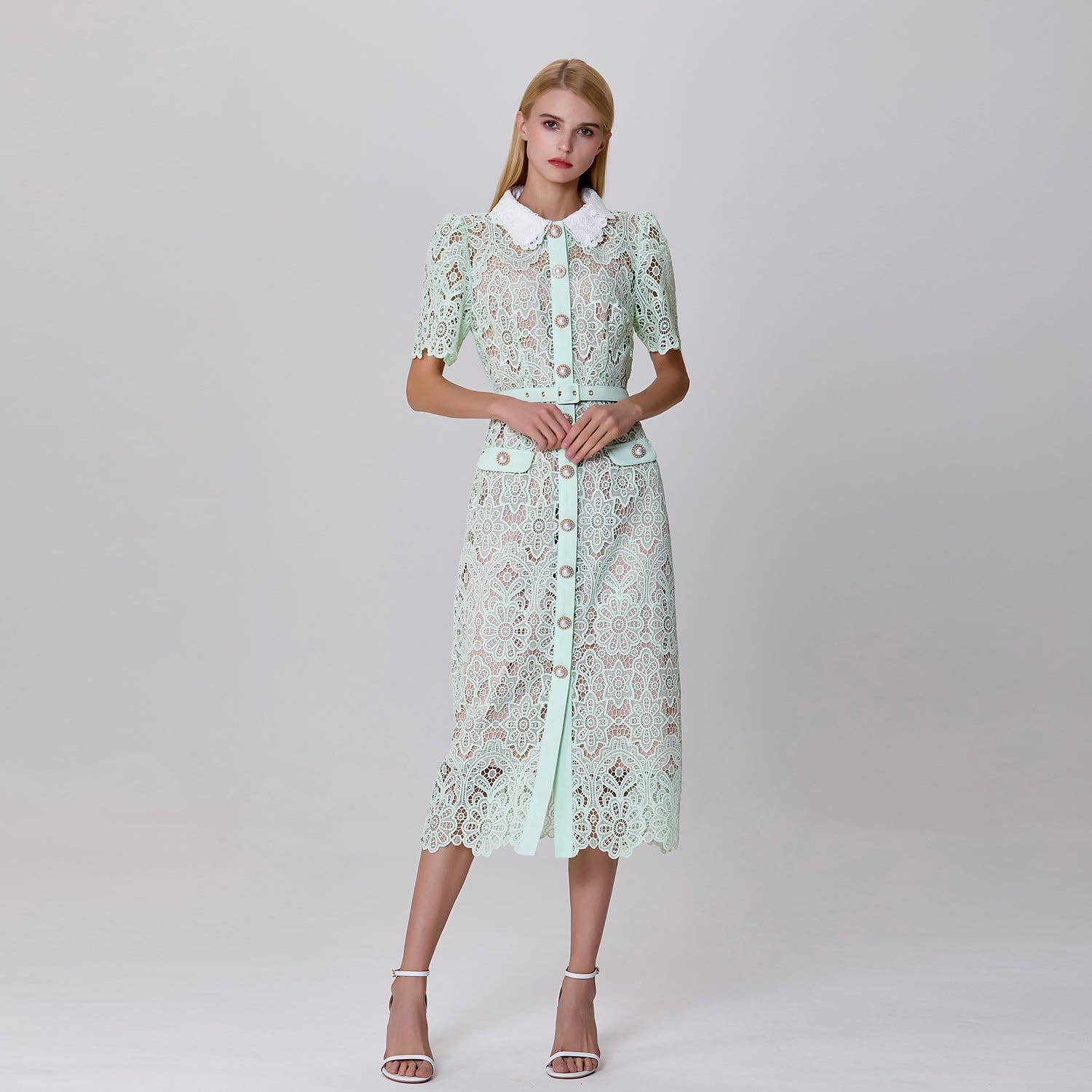 Buttoned dress in sheer lace