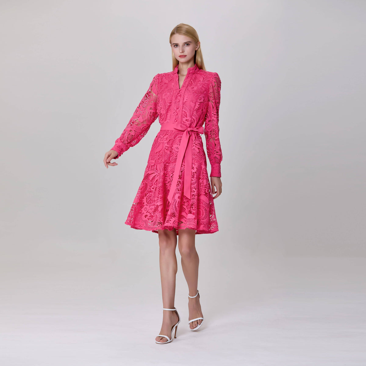 Short dress with long sleeves, all in lace