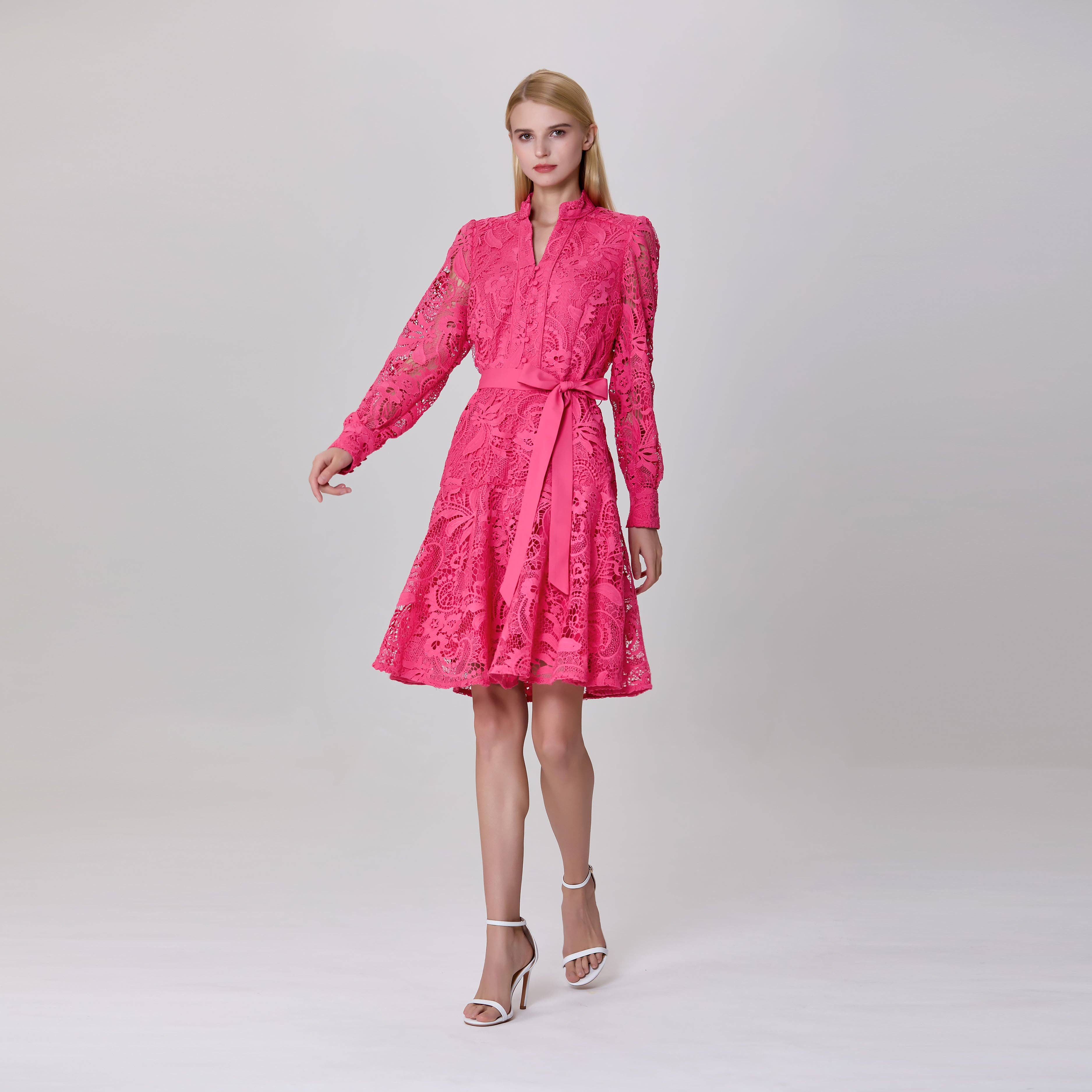 Short dress with long sleeves, all in lace