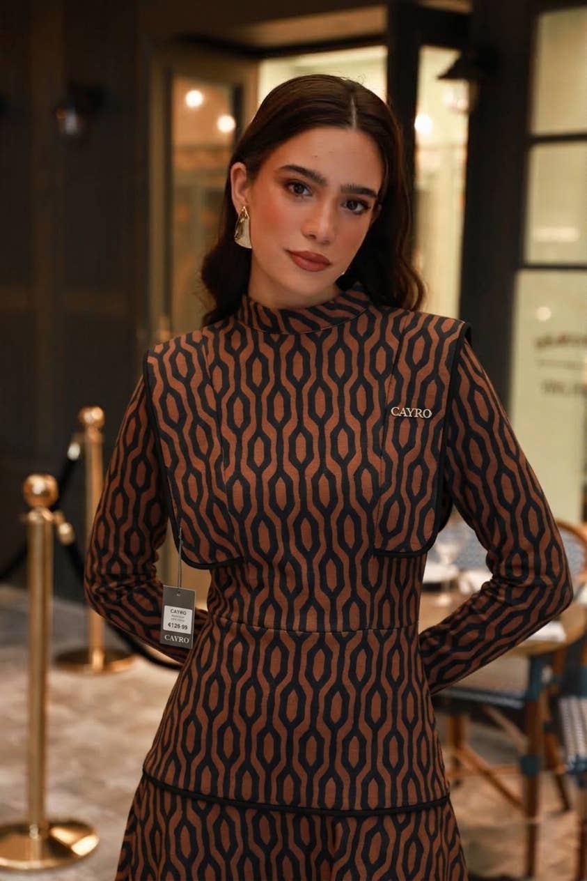 Alanís brown with black trim