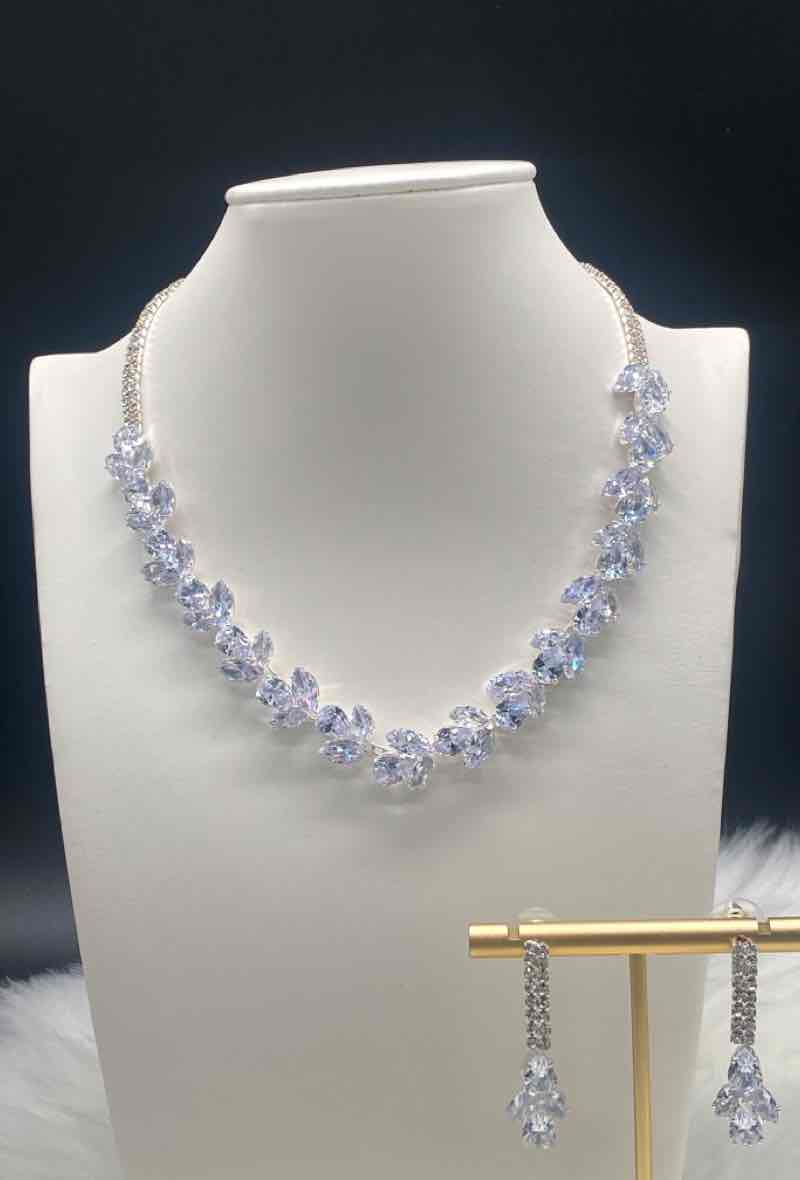 Collier Necklace with  Sparkling Cubic Zirconia