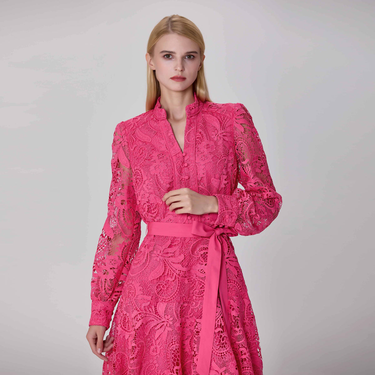 Short dress with long sleeves, all in lace