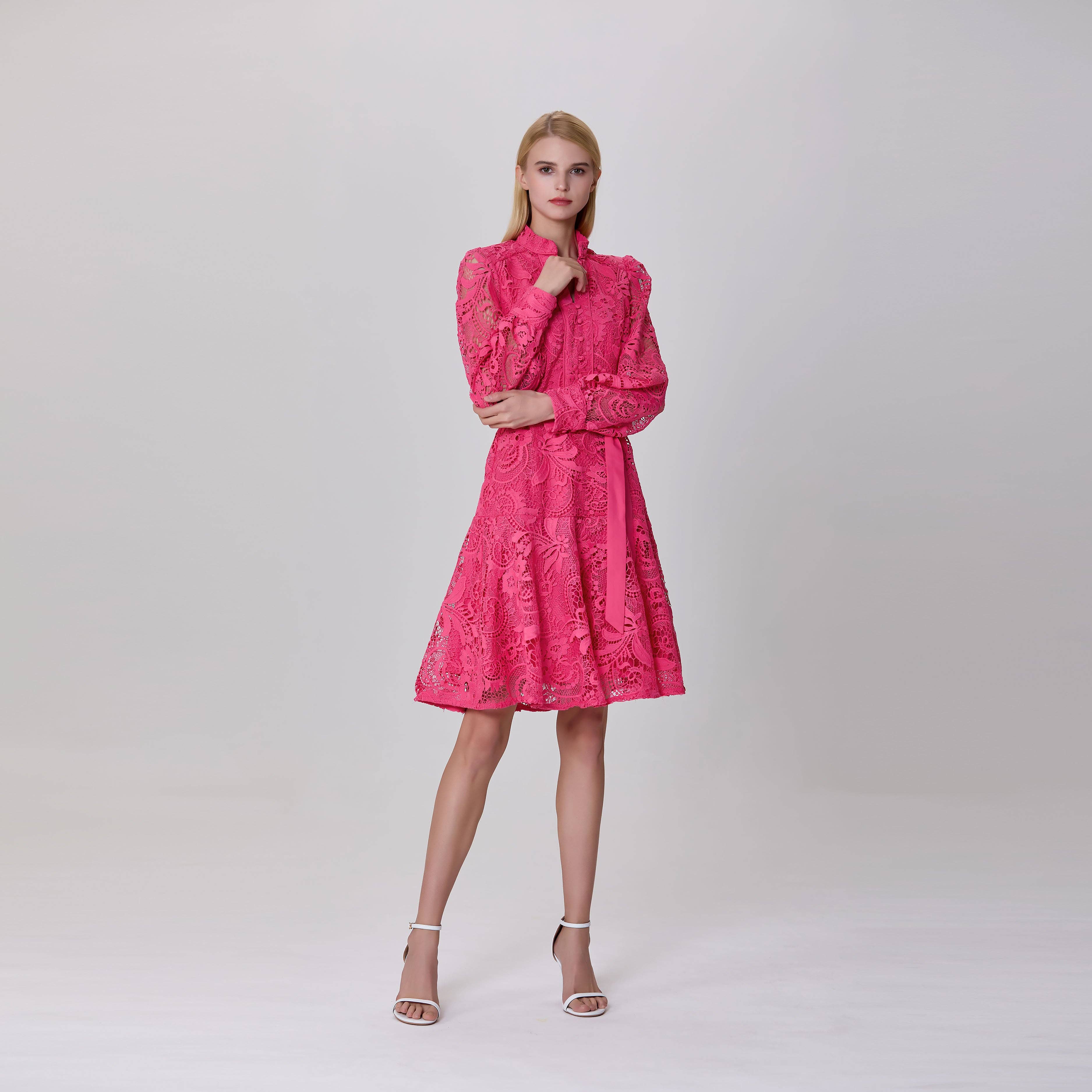 Short dress with long sleeves, all in lace