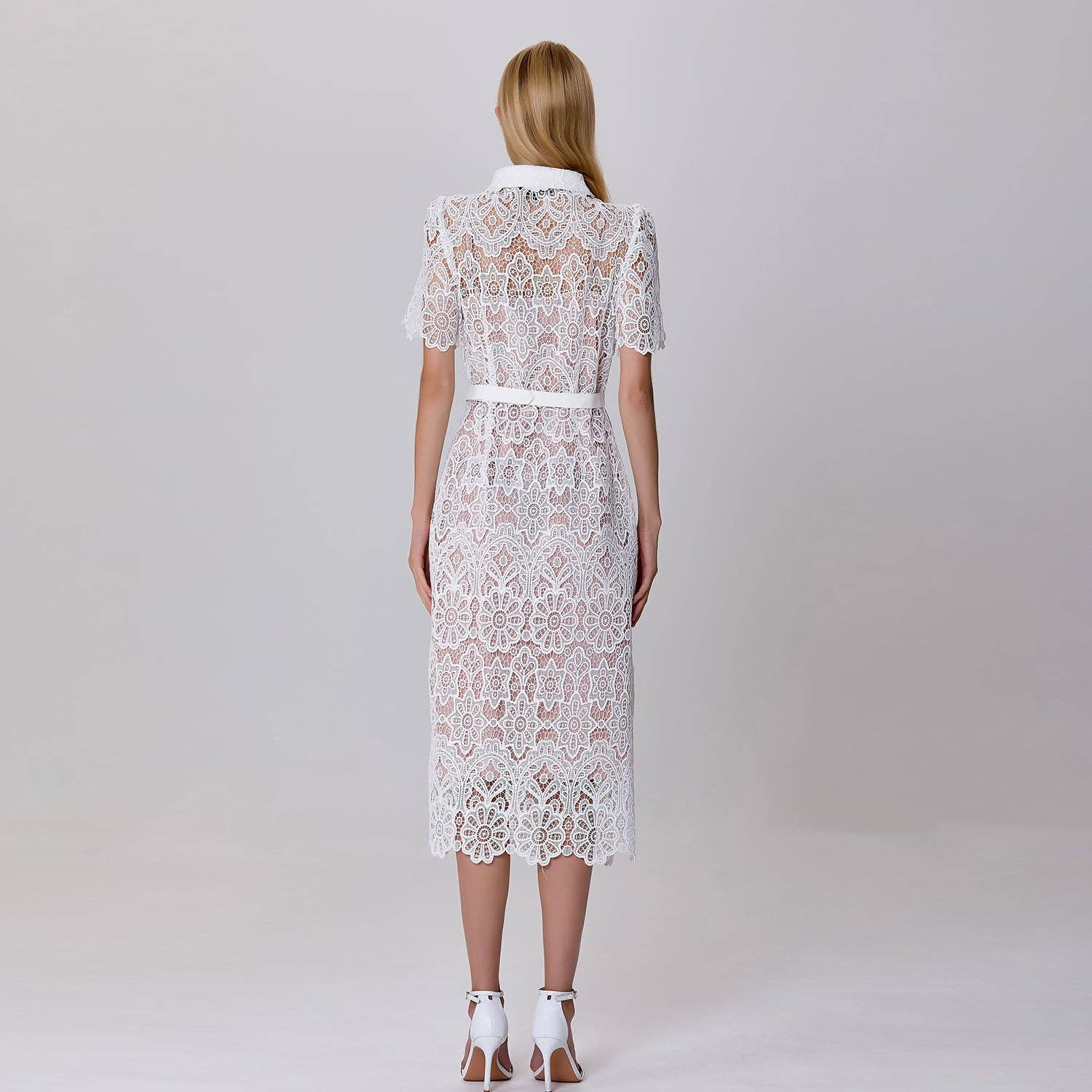 Buttoned dress in sheer lace