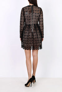 Dress in refined lace