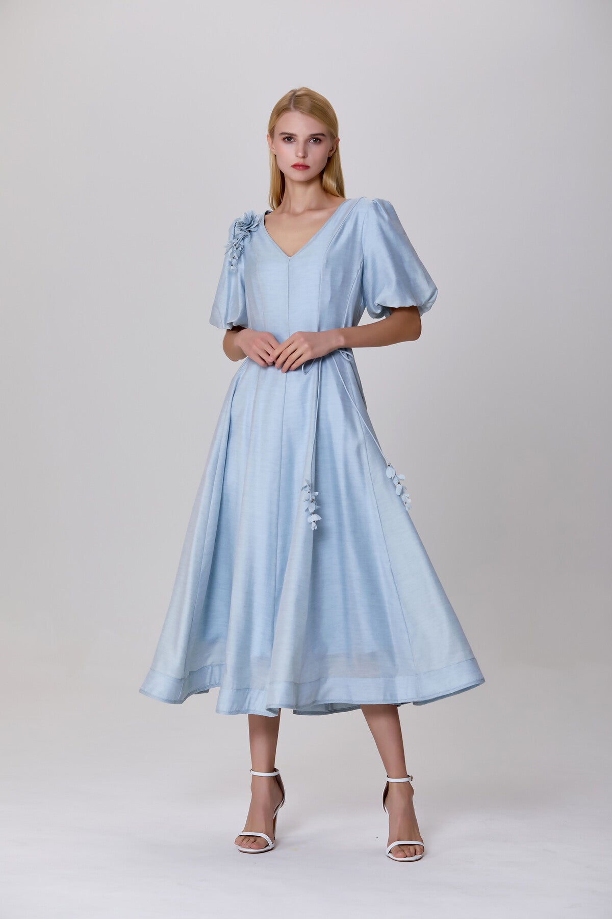 S&J V-neck dress with puffed sleeves
