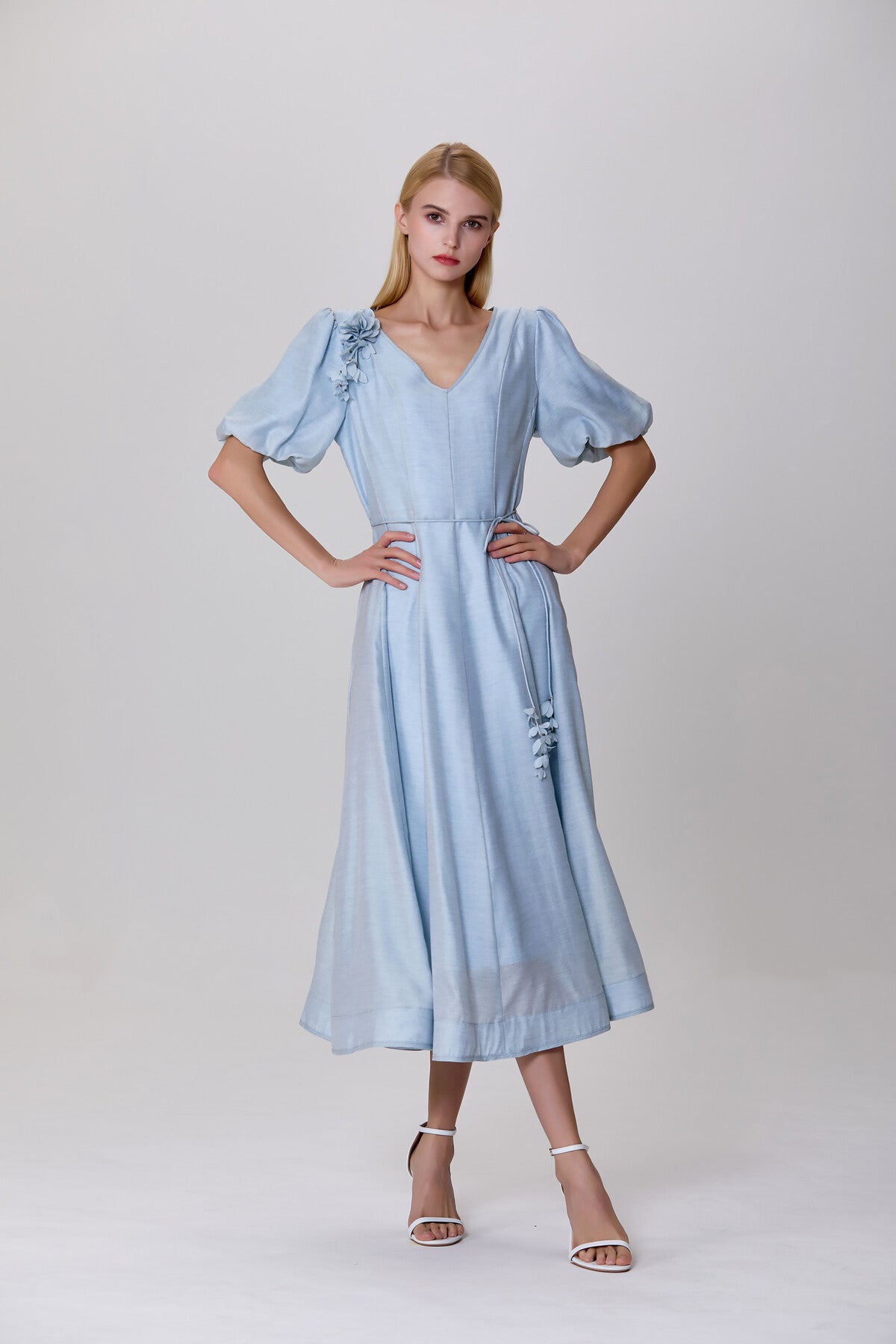 S&J V-neck dress with puffed sleeves